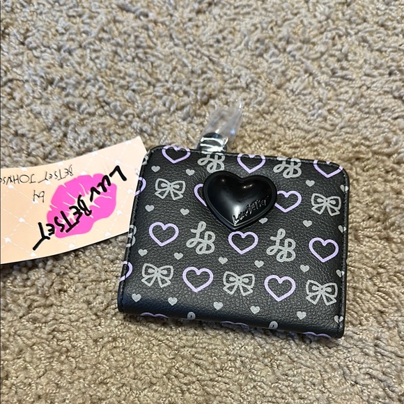 New Betsy Johnson wallet - Picture 1 of 4